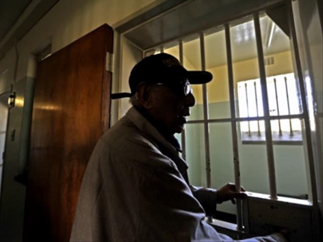 Feature: Messages of condolences for Ahmed Kathrada | News Article