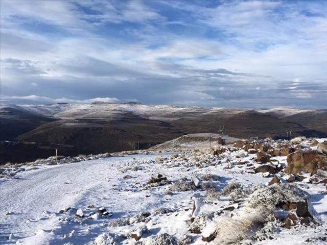 Groot dele van Lesotho in sneeukombers gehul | News Article