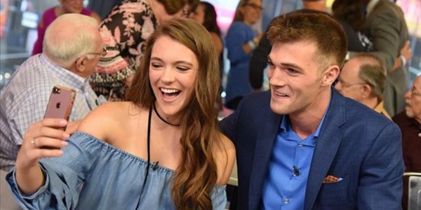 The Bliss: Couples first date in Hawaii after talking to each other for 3 years on Tinder The Bliss: Couples first date in Hawaii after talking to each other for 3 years on Tinder | News Article