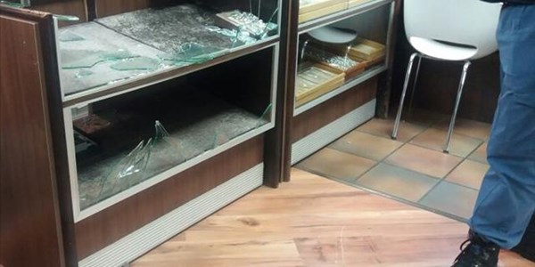 Search is on for armed men who robbed Jewel Craft Search is on for armed men who robbed Jewel Craft | News Article