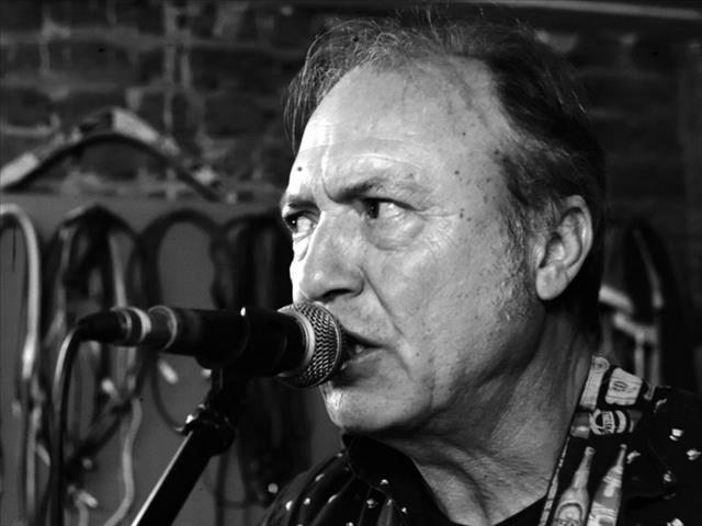 Just Plain Drive: Frank Opperman gesels oor 'Die ooms se band' op Via | News Article