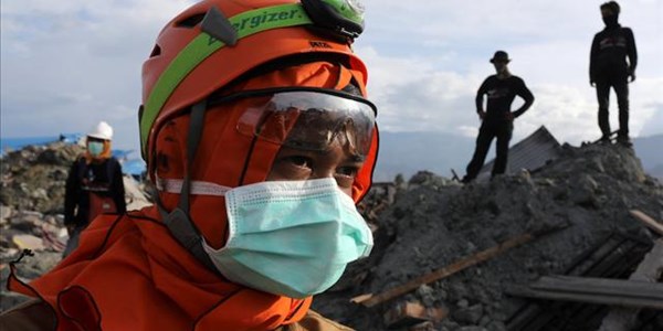 More bodies found as Indonesia quake death toll nears 2,000 | News Article