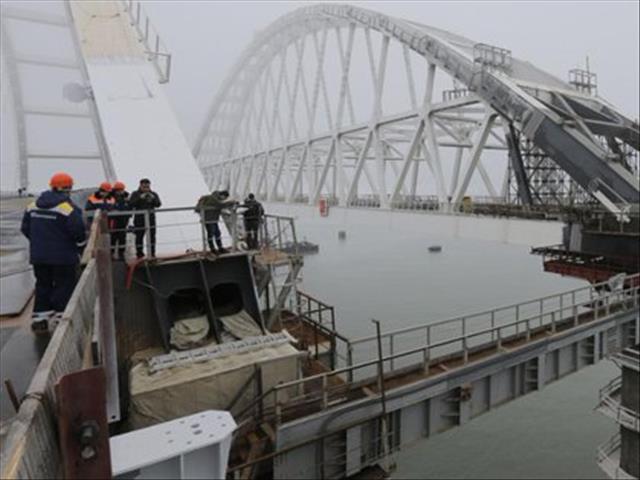  Russia seizes three Ukrainian naval ships off Crimea | News Article