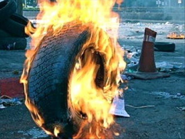 Protesters block Viljoenskroon roads | News Article