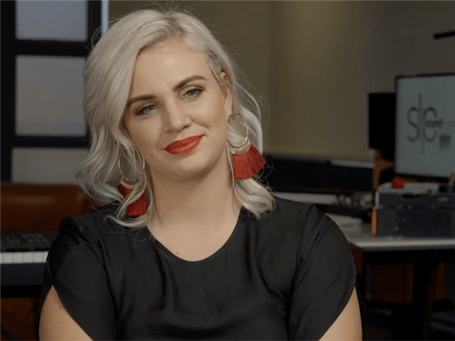 Demi Lee Moore oor haar enkelsnit "Mis Eet Slaap Herhaal" {KLANKtoets met Cyril}  | News Article