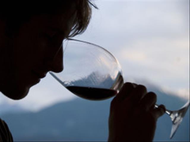 Researcher discovers why wine smells the way it does | News Article