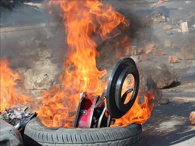 Lethabong protesters block road to Rustenburg | News Article