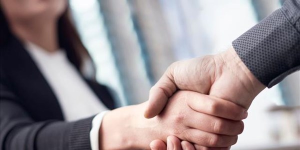Longer handshakes can trigger anxiety - study | News Article
