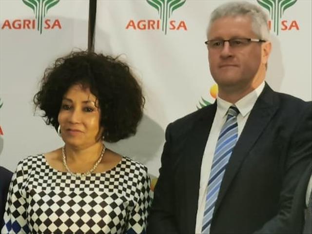 Sisulu pledges her support for organised agriculture | News Article