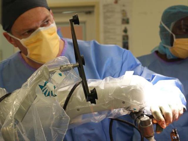 Knee replacement with robotic-arm an African-first | News Article