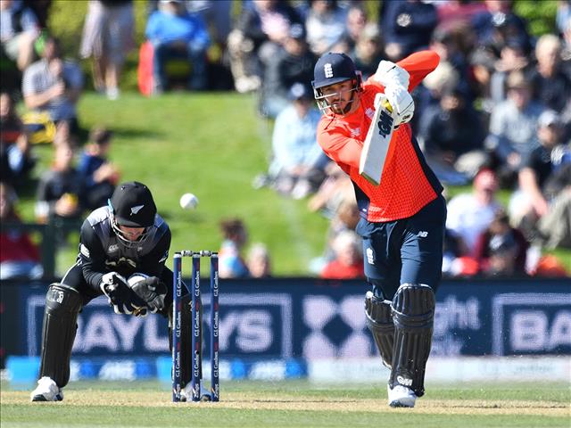 World Cup winner Vince jets in for Paarl Rocks | News Article