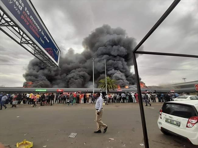 Fire damages eight stores at Mahikeng shopping centre | News Article