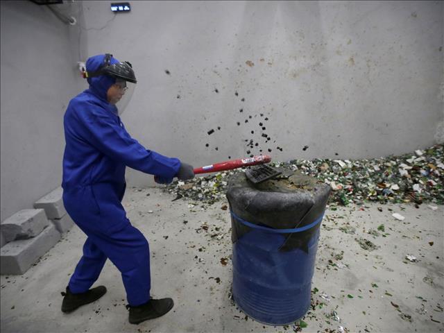 -TBB- Zelda's Feel Good Story: China's new Anger Rooms | News Article