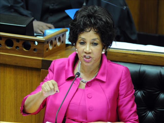 Minister assists families of Mozambique 4 | News Article