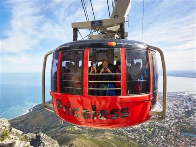 Tourists stuck on Table Mountain after load-shedding | News Article