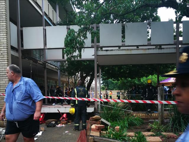 #HoërskoolDriehoek closed following #SchoolBridgeCollapse | News Article