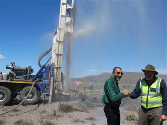 Noord-Kaapse veeboere verkoop teelkuddes weens #Droogte | News Article