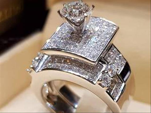 Bigger Engagement Ring if Your Partner is ‘Unattractive’? | News Article