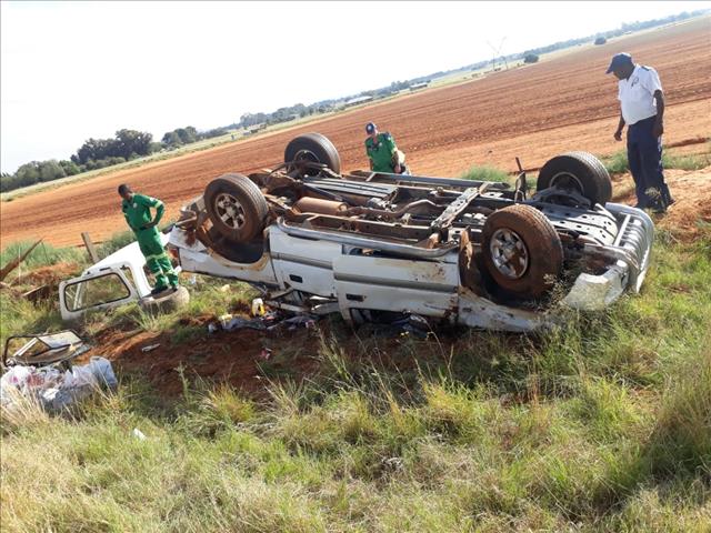 Seven injured when bakkie overturned on R64 | News Article