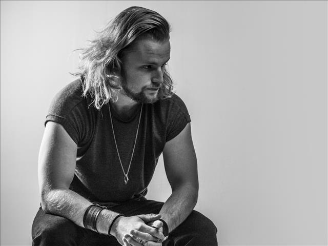 Richard Stirton chats about his latest single release "Defeated" {soundCHECK with Cyril}  | News Article