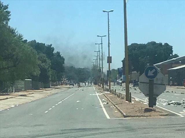Protests flare up in Olifantshoek as community reaches Day 28 with no water  | News Article