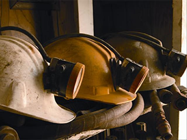 #GloriaCoalMine death toll rises to six as poisonous gas halts rescue efforts | News Article