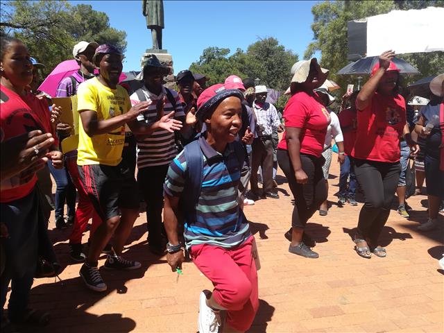 Protesting workers divided over UFS 2021 offer  | News Article