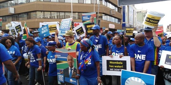 DA protesting with empty water buckets | News Article