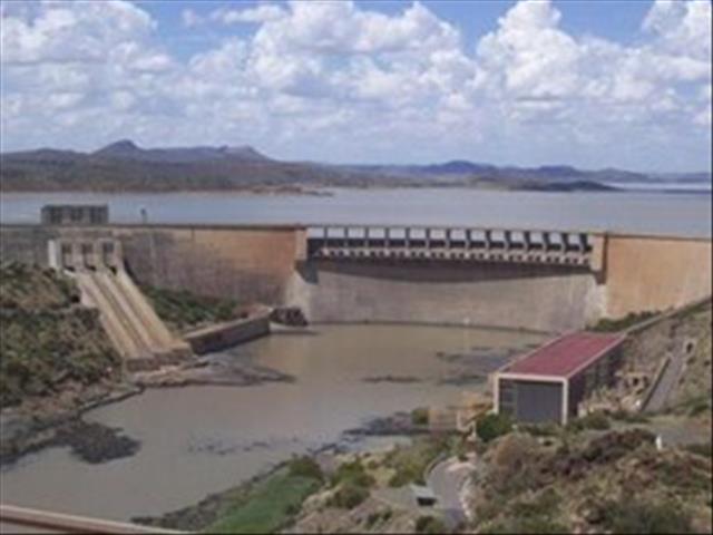 Dam levels drop despite some rain in Central South Africa | News Article