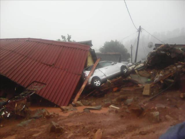 Mozambicans scramble to save themselves after cyclone Idai | News Article
