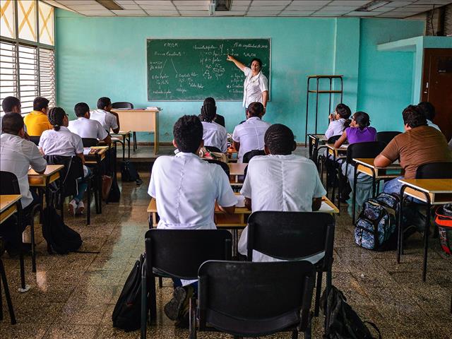 SANDF clarifies discharge of 35 trainee medics in Cuba | News Article