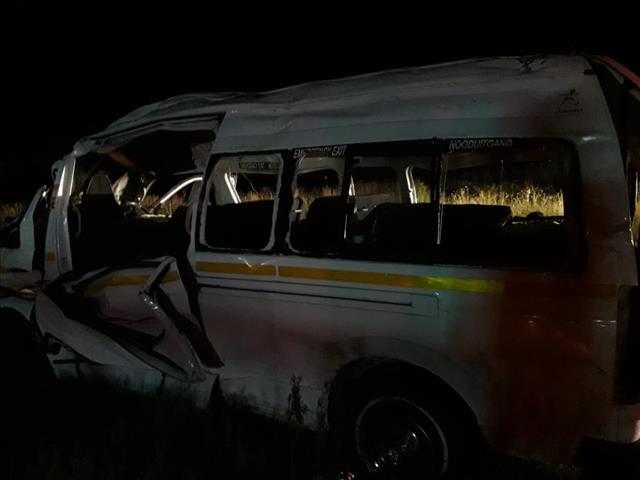 Three dead, two critical after minibus taxi overturns in FS | News Article
