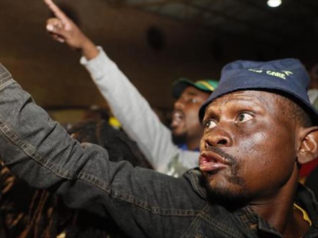 Herman Mashaba leaves stage as #Alexandra residents heckle him | News Article