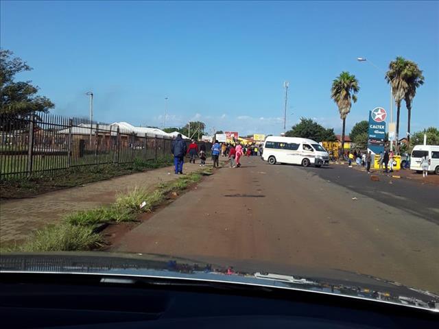 Klerksdorp roads blocked with rocks, burning tyres | News Article