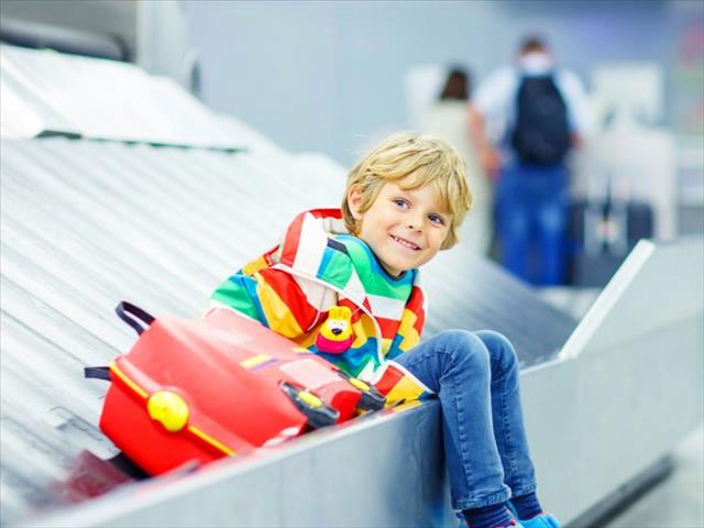 -TBB- Zelda's Feel Good Story: A little boy who greets EVERYONE at an  airport! | News Article