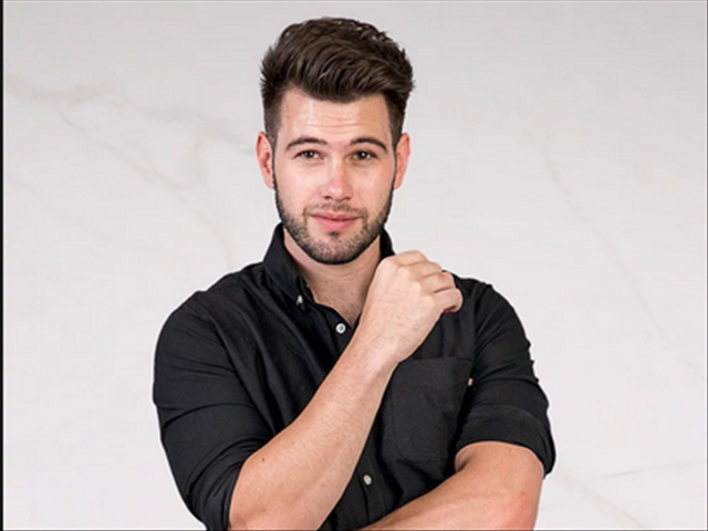 Just Plain Drive: Louw Breytenbach van ViaTV se Drama-mammas kuier saam | News Article