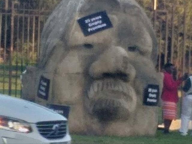 DA FS places Gupta statue on FS Premier's lawn   | News Article