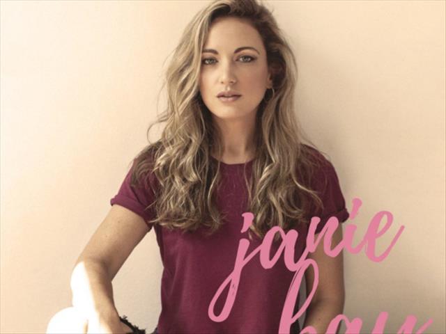 Janie Bay gesels oor haar jongste enkelsnit "Amper Daar" {KLANKtoets met Cyril}  | News Article