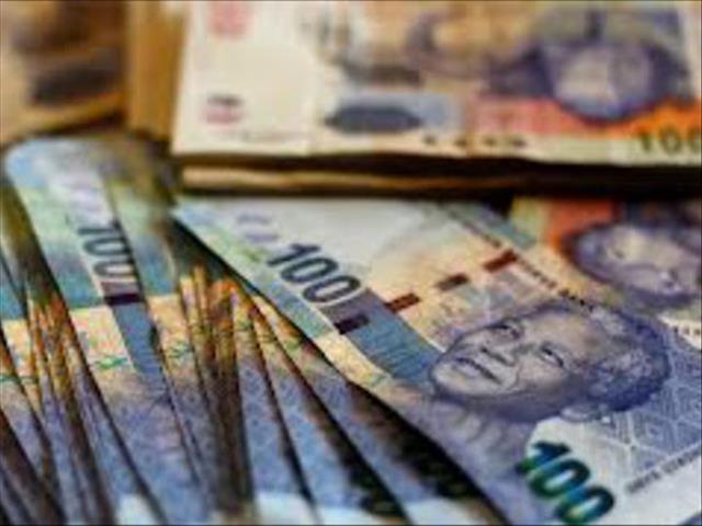 Municipal employees anxious because of unpaid salaries | News Article