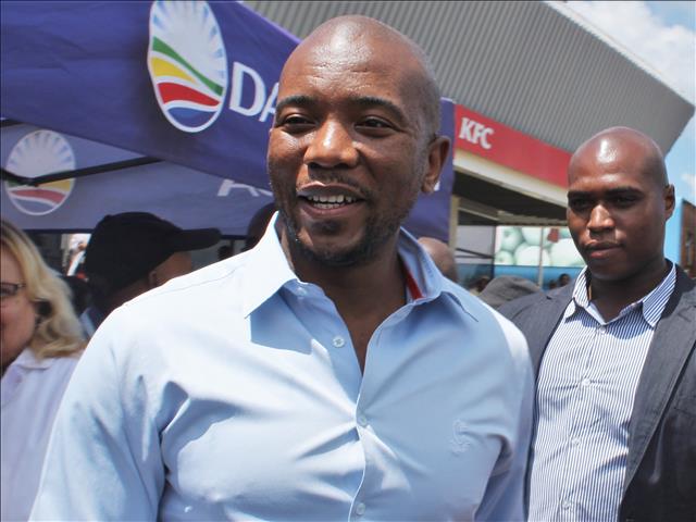 Landbounuus-podcast:  Maimane sê NK 'vyandig' teenoor boere | News Article