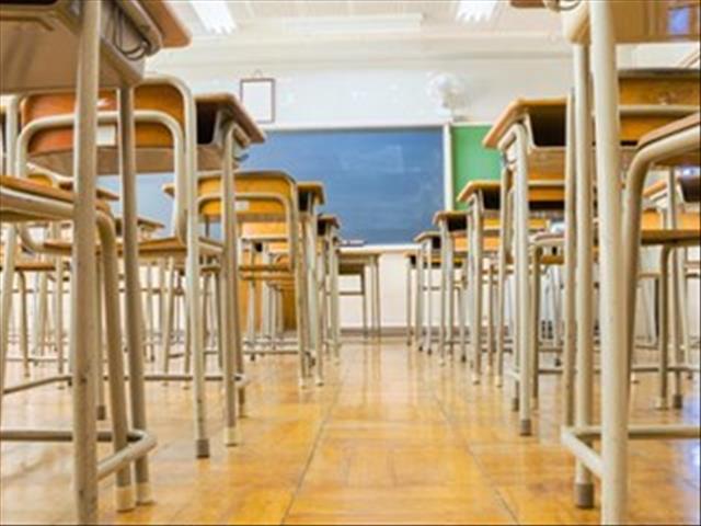 Politicians help Thaba 'Nchu school  | News Article