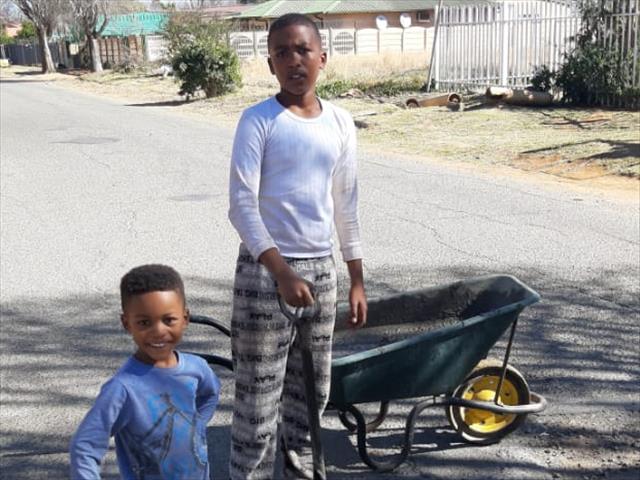 Twee broers vul reuse-slaggat  | News Article