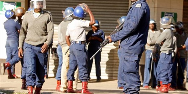 Several injured as Zimbabwean police, protesters clash in Harare | News Article