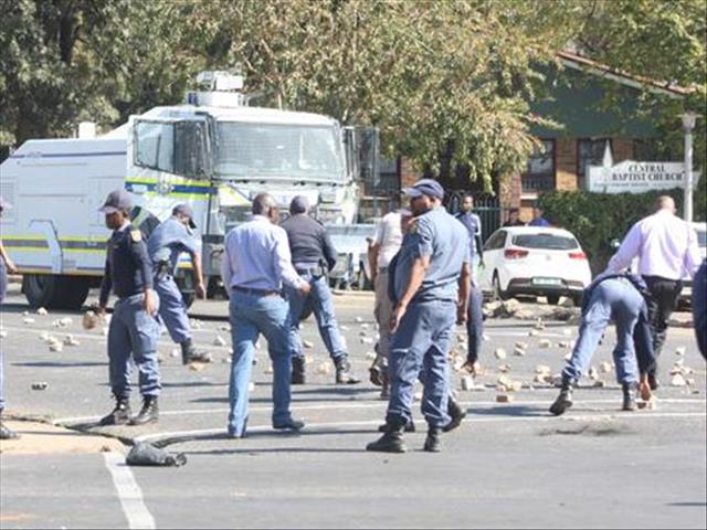 Municipal workers cause havoc in Rustenburg | OFM