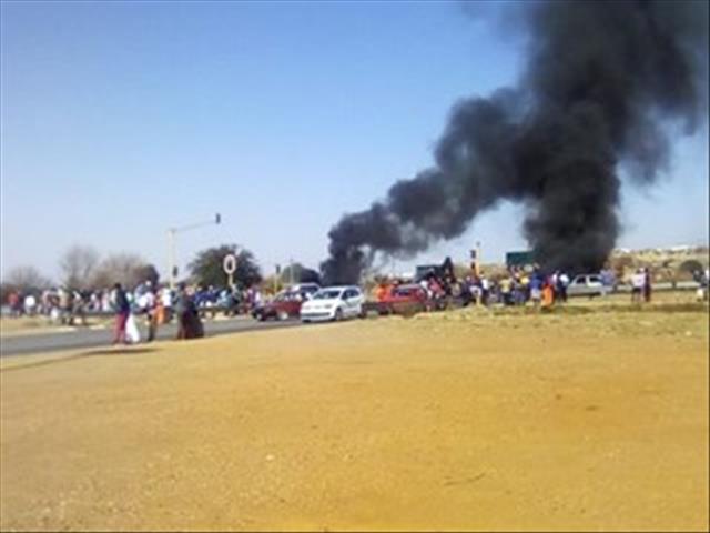 Unrest erupts near Klerksdorp over solar plant  | News Article
