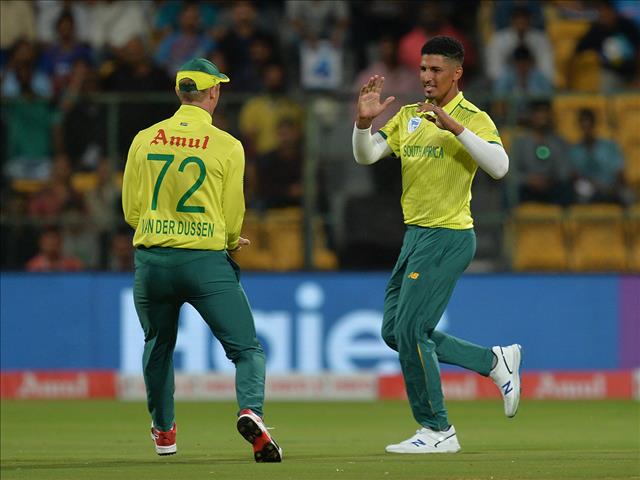 Beuran Hendricks puts Proteas on road to famous victory | News Article