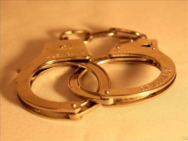 Police launch a manhunt for Hennenman robbers | News Article