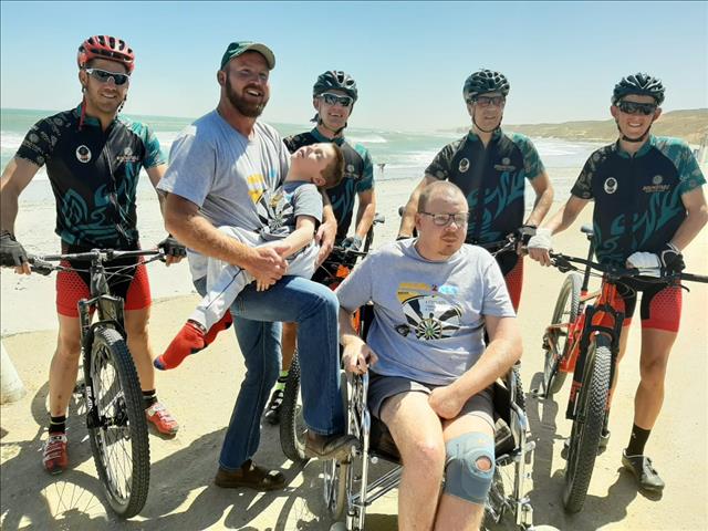 NK-fietsryers samel geld in vir mediese behandeling | News Article