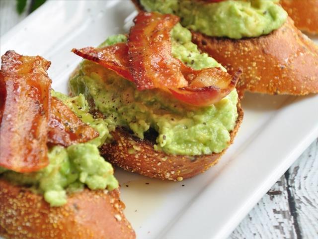 Your Weekend Breakfast Recipe - Avocado Toast with Bacon and Maple Syrup | News Article