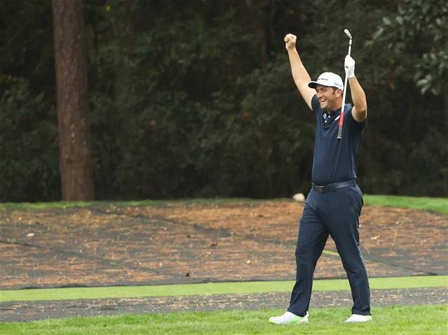 Weird Wide Web - The best hole-on-one you will ever see! | News Article